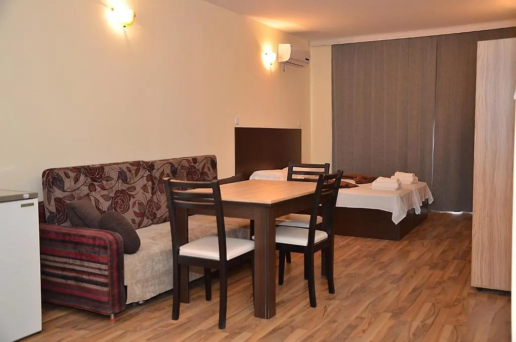 Ivtour Apartments In Yalta Complex 골든샌드